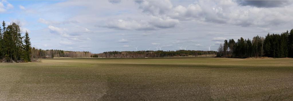 LANDSKAPS- OCH KULTURMILJÖUTREDNING FÖR TETOM VINDKRAFTSPROJEKT 24 Figur 22. Fotomontage från Tervik gårds område från Gammelbyvägen. Avståndet till närmaste vindkraftverk är 7,0 kilometer.