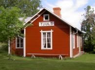 Kulturstiftelsen Tjuls Stations Järnvägsmuseum Öppettider 2019 Söndag 23 juni t.o.m. 8 september kl. 13.00-16.00 (guidning). Om annan tid önskas, ring 070-515 05 86.