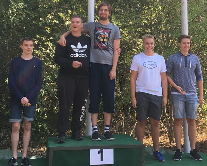 Johan Thelander och Erik Lindberg tog bronsmedaljen för juniorer lag. I finalen för ungdomsklassen blev Jesper Johansson 6:a på 336p. Annie Lindberg slutade på 9:e plats med 330p.