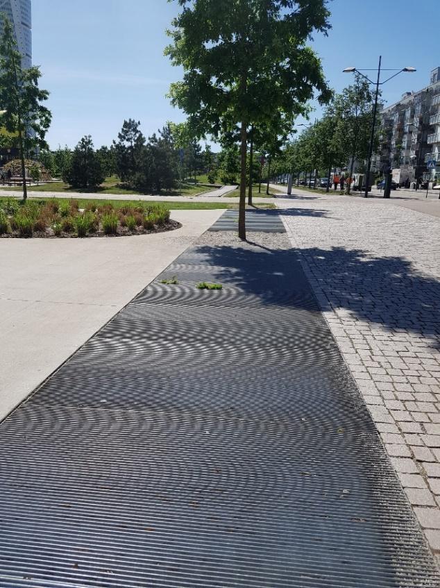 Figur 16. Förslag på utformning av nedsänkt växtbädd/fördröjningsmagasin med möjlighet för passage. (Ramboll). Antagen markhöjd för bussterminalen är +12.