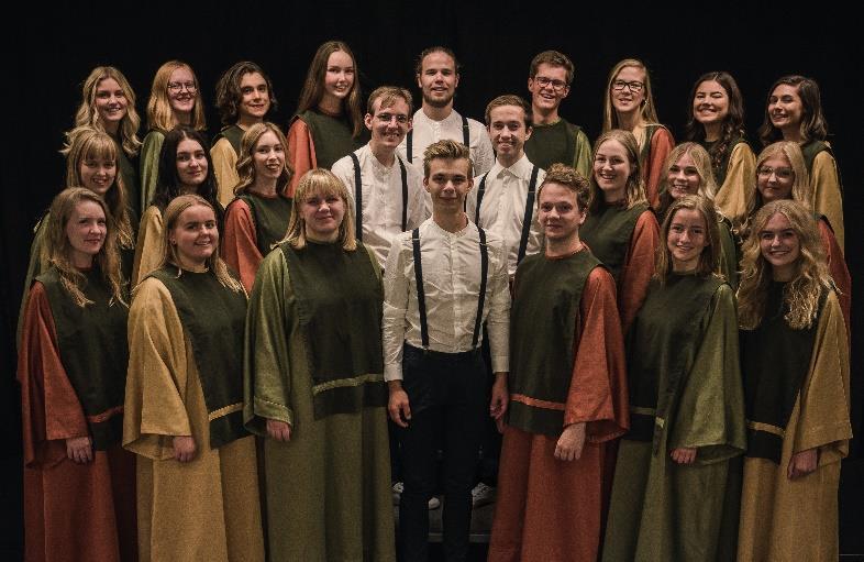 Trion har sitt ursprung i kören Chorus Mix från