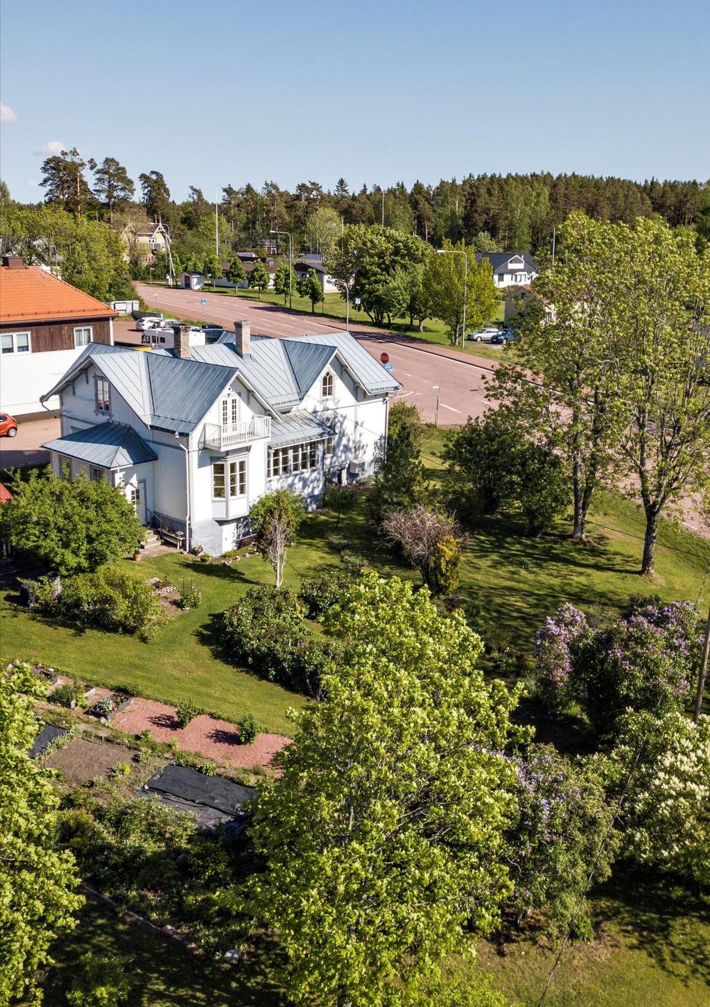 ostadshus i Frebbenby, Hammarland Vacker sekelskiftesvilla från 1895 med mycket