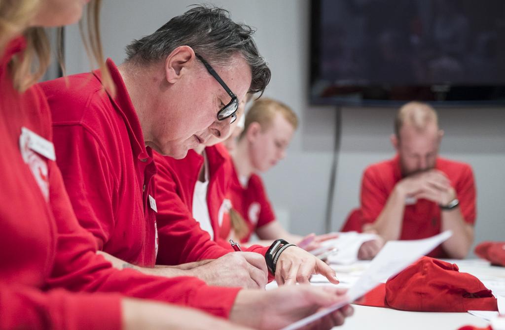 Foto: Niklas Björling RÖDAKORSKUNSKAP Innehåll Grundkursen för Rödakorsare. Obligatorisk för alla medarbetare. Vill du veta mer om Röda Korset, vad vi står för och vad vi arbetar med?