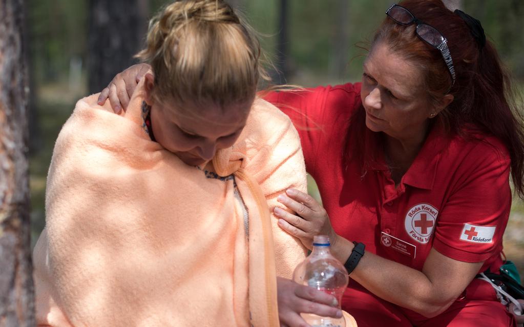 Foto: Marie Sparréus ATT MÖTAS I VARDAG & KRIS Innehåll Socialt stöd är de viktigaste friskfaktorerna! Vilka är de mänskliga behoven i mötet med varandra?