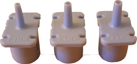 Gallret hindrar backventilen att åka in mot munstycket. Bild 12. Montering av backventil och munstycke i förhållande T-styckets plastgaller.