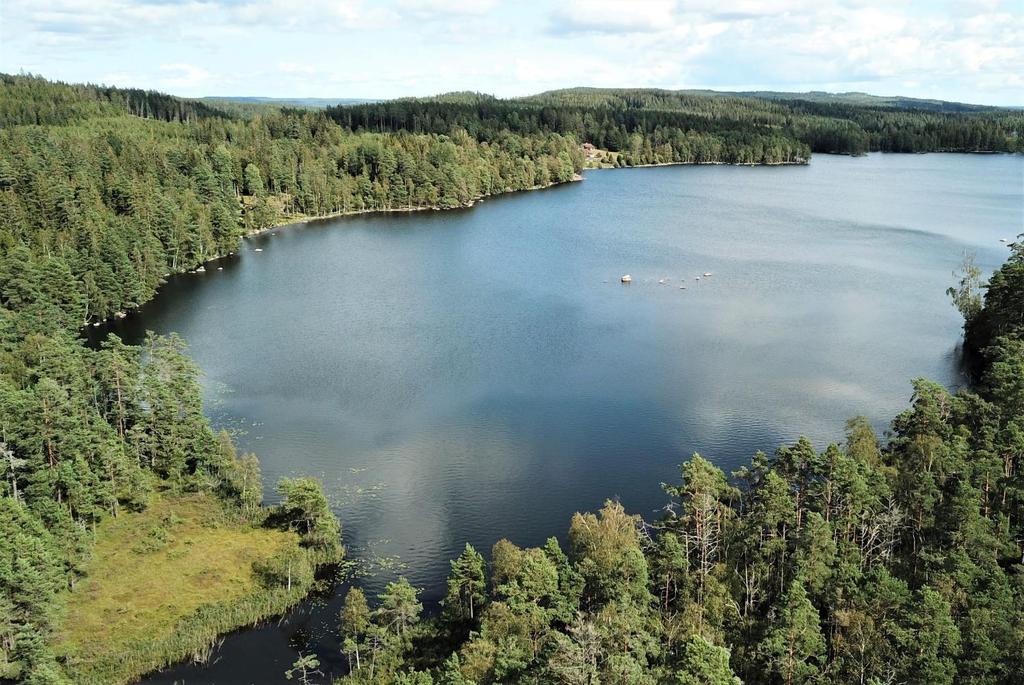 Tillträde Tillträde enligt överenskommelse med säljaren. Förvärvstillstånd Förvärvstillstånd krävs ej för person som varit bosatt minst ett år inom församlingarna Asa och Aneboda i Växjö kommun.