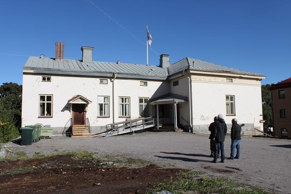 Figur 3. Pantern 6 sedd från gården mot söder, innan påbörjade arbeten.