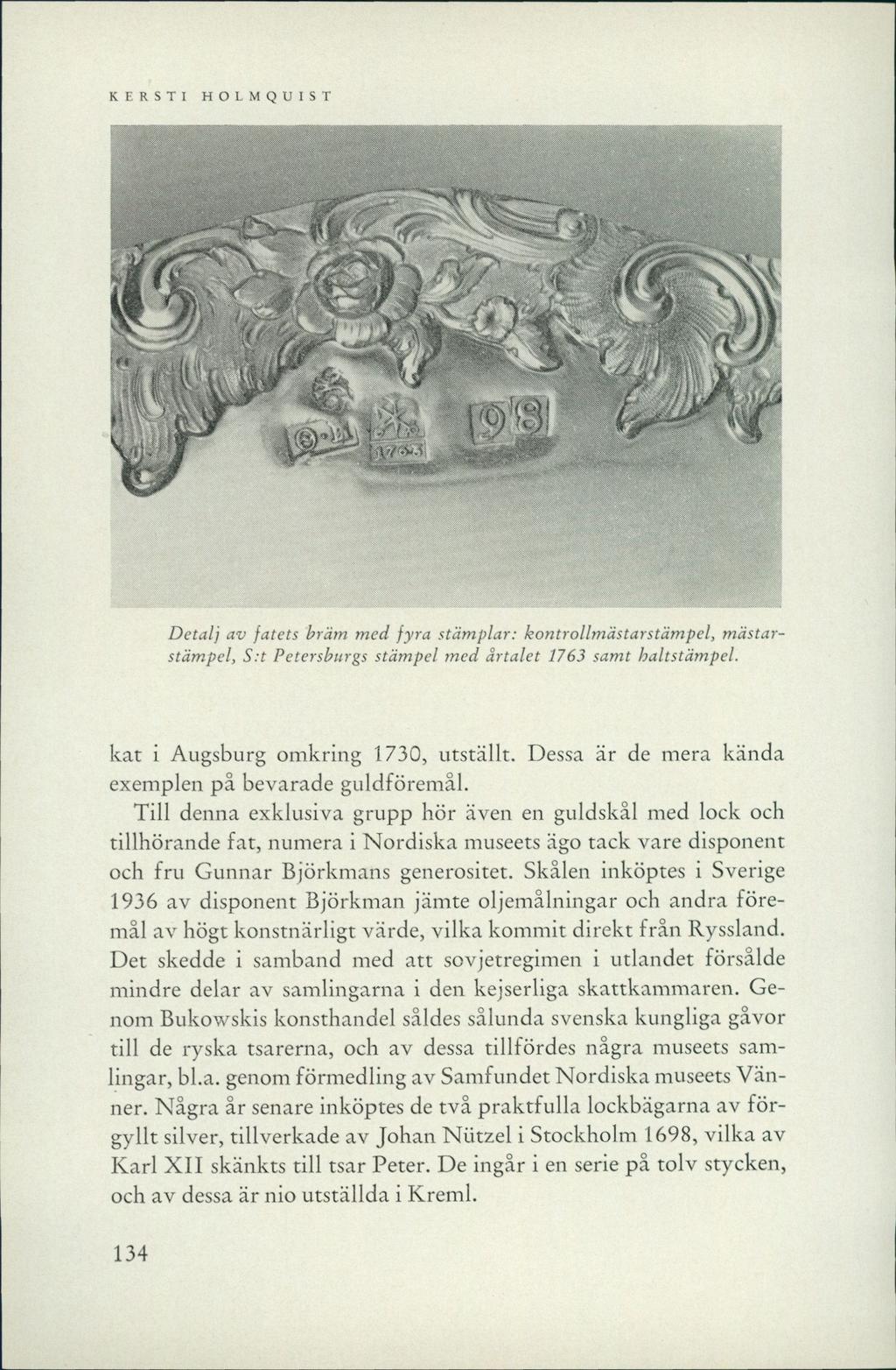 KERSTI HOLMQUIST wi m i wm Detalj av fatets bräm med fyra stämplar: kontrollmästarstämpel, mästarstämpel, S:t Petersburgs stämpel med årtalet 1763 samt baltstämpel.