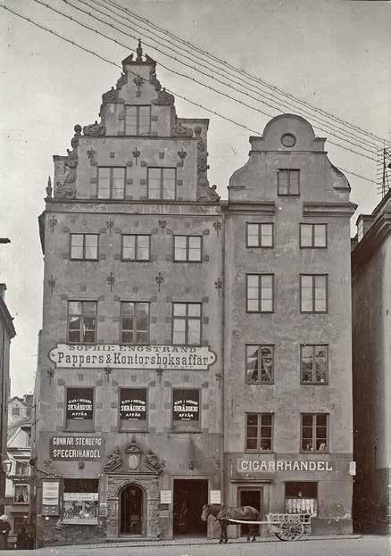 KVARTERET ECHOS FASADER MOT ÖSTER OCH STORTORGET, KRING SEKELSKIFTET 1900 FÖRE 1904. TILL VÄNSTER I BILD F.D. ECHO 2, TILL HÖGER F.D. ECHO 1.
