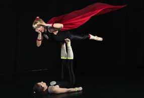 Dans Deltidshjälten alien Dance Company, Stockholm I Deltidshjälten får vi möta tre dansare som letar efter sina unika superkrafter. Vad är egentligen en superhjälte och har de känslor som du och jag?