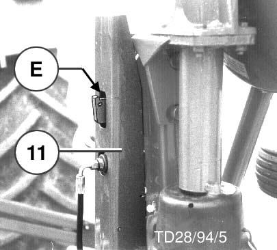 ätt hållarna för räfspinnarna (1a) på rotorarmarna och säkra med ringsprintar (V).