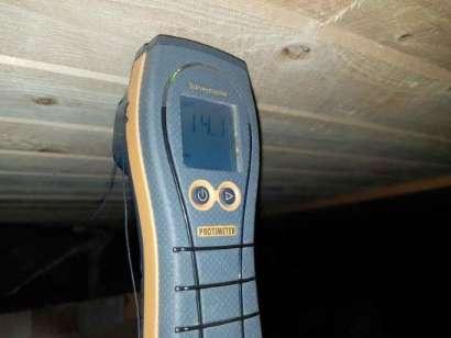 Markförhållanden Kondensvatten från luftvärmepumpens utedel leds inte bort från husgrunden.