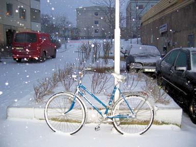 Vet du att... Det är okej att låta kabeln till värmaren i bilen sitta kvar i motorvärmaren, om man låser in de båda kontakterna och stänger av strömmen så att tiduret inte roterar.
