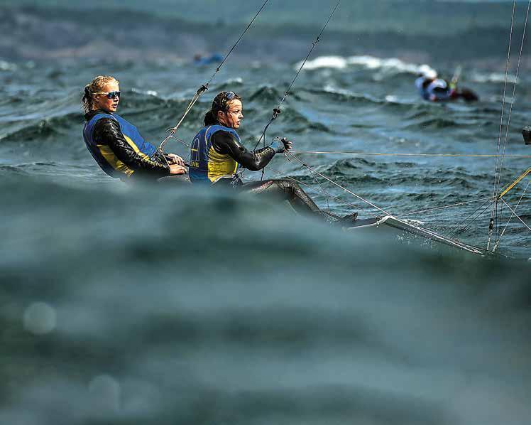 Vilma Bobeck/Malin Tengström. Foto: Martina Orsini. STARK SÄSONG FÖR SWE SAILING TEAM Med mindre än ett år kvar till sommar-os i Tokyo så satsar många svenska seglare hårdare än någonsin.