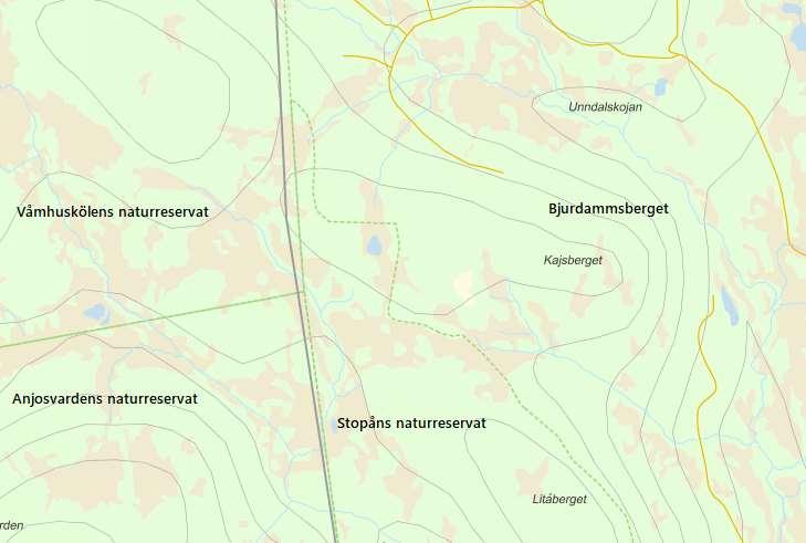 13. Bjurdammsberget/Kajsberget Lokalen ligger drygt fyra mil nordväst om Orsa och en mil norr om den gamla finnbyn Unntorp.