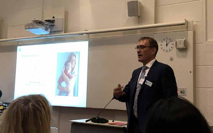 och tisdagen den 24 april var det dags att samlas i en av riksdagens lokaler. Drygt ett trettiotal hade tackat ja till inbjudan, däribland några riksdagsledamöter.