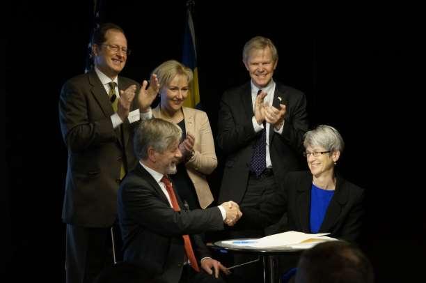 Signing US/SE agreement on marine Arctic
