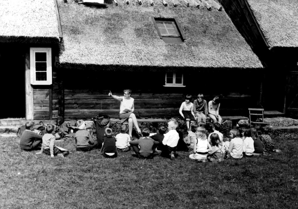 Välkommen till Nyhetsbrev nr 9-2019 från Kalle Eriksson Hembygdsparken i Boarp en resurs även för skolorna En lågstadieklass från Möllhults skola besöker Hembygdsparken.