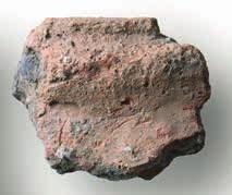 Keramik: 28 st fragment, 69 gr. Datering: 14 C SN 2050 1870 f Kr, Ua-51607. En halvmeter söder om grav 2 påträffades ett mindre område med ben, AL314 som troligen hör till grav 2.