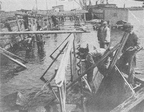 Pirbyggnaden Hamnkontoret Byggår 1912 Enligt situationsplanen från 1917 hade byggnaden till att börja med sadeltak men på bilder från 1920 ser kontoret ut i princip som