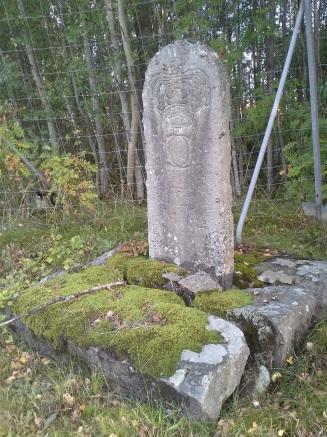 stängs. Den andra milstenen vid Klippan kan däremot lyftas fram. Här planteras lämpligen solitära lövträd som ytterligare markerar platsen och läker igen en del av det gamla vägnätet.