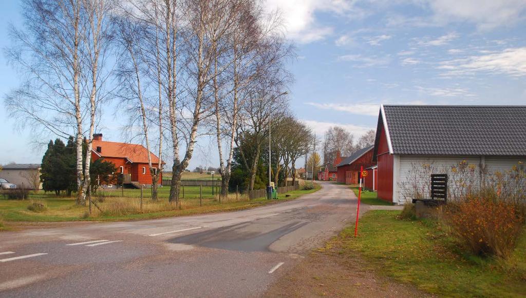 ha parallella vingmurar och eventuellt stödmurar för att skapa en öppenhet, även om detta kanske bidrar till mer synlig betong i konstruktionen.