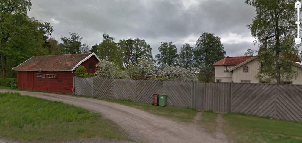 Vid utformningen av bullerplanken är proportionerna mellan de olika materialen väldigt viktiga. Att sockeln inte blir för hög i förhållande till träet.