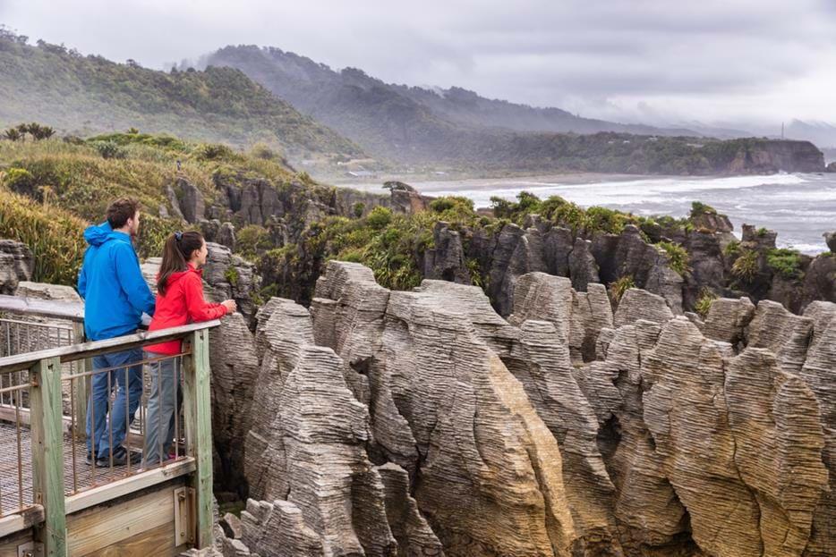 Dag 13 Punakaiki, Greymouth Idag lämnar vi östkusten för att bege oss över hela Sydön till den än mer dramatiska västkusten. Vi åker på morgonen och stannar till för lunch.