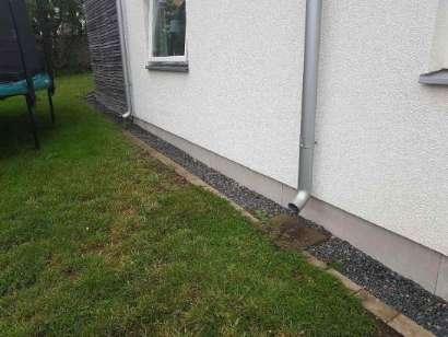 Fönster Fasad Stuprör Stuprör är ej anslutet till markledning på vissa ställen Stuprör som ej är anslutet till markledning kan medföra en ökad fuktbelastning på grundmur/sockel med fuktrelaterade