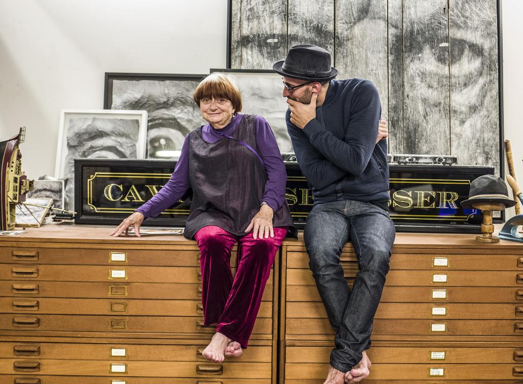 FOLKETS BIO PRESENTERAR VINNARE GOLDEN EYE PRISET CANNES FILM FESTIVAL EN FILM AV AGNES VARDA OCH JR Agnès Vardas unika filmiska gärning har följts av filmälskare i hela världen sedan 50-talet.