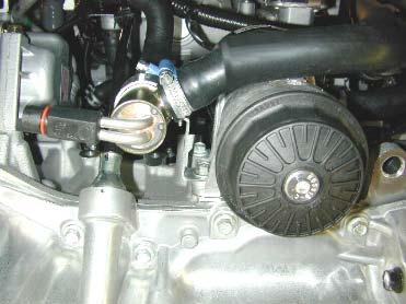 4 7/11 FA D 4 5 N Varmeren monteres fra undersiden. Demonter plastdekslet under motoren. or opp det ytterste hullet (1) på braketten til Ø9mm. og bøy den 90 grader () i det andre hullet.