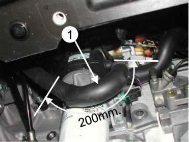 9/11 7 and bleed the cooling system in accordance with the car manufacturers instruction book. Check for leakages. D Den Wärmer von der Fahrzeugunterseite her einbauen.
