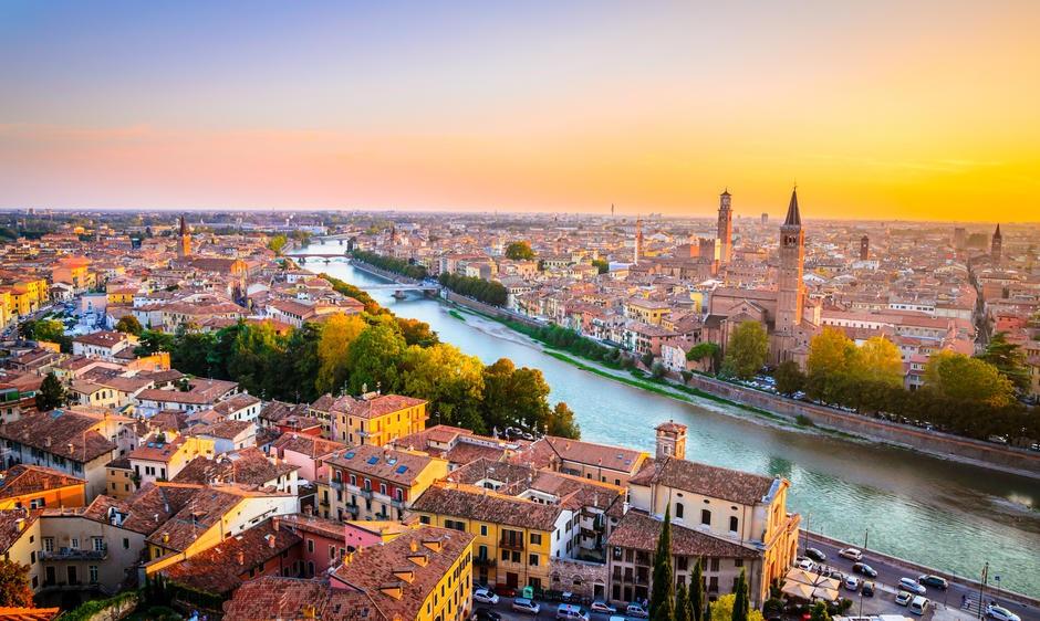 Italienska Chiaras tips kring vackra Verona. Verona är staden som mest av allt är känd för att vara skådeplatsen där romanen om Romeo och Julia utspelades.