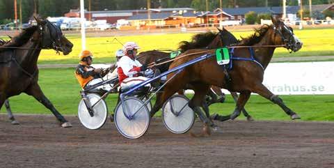 Från innerspår höll treåringen täten och fick andrahandsfavoriten Windy Ways på utsidan. På sista bortre långsidan blev det en rejäl temposkärpning och de två kombattanterna gick ifrån.