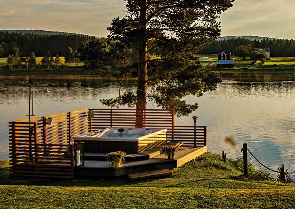 Altaner, trädgårdar, växthus och utekök är idag naturliga mötesplatser för familjer och vänner. Många svenskar har insett att en egen pool eller spabad lyfter utemiljön ytterligare en nivå.