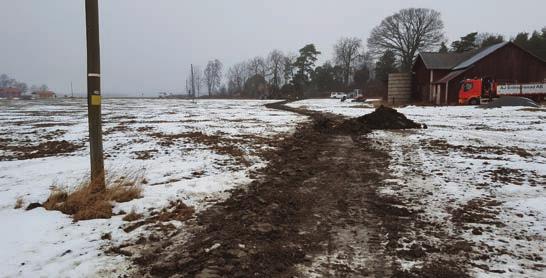 Fältarbetet utfördes under rådande vinterväder med snötäckt mark, nollgradigt väder och cirka 0,1 0,2 meter tjäle. Schaktets södra hälft förlades längre ut i åkern än planerat.