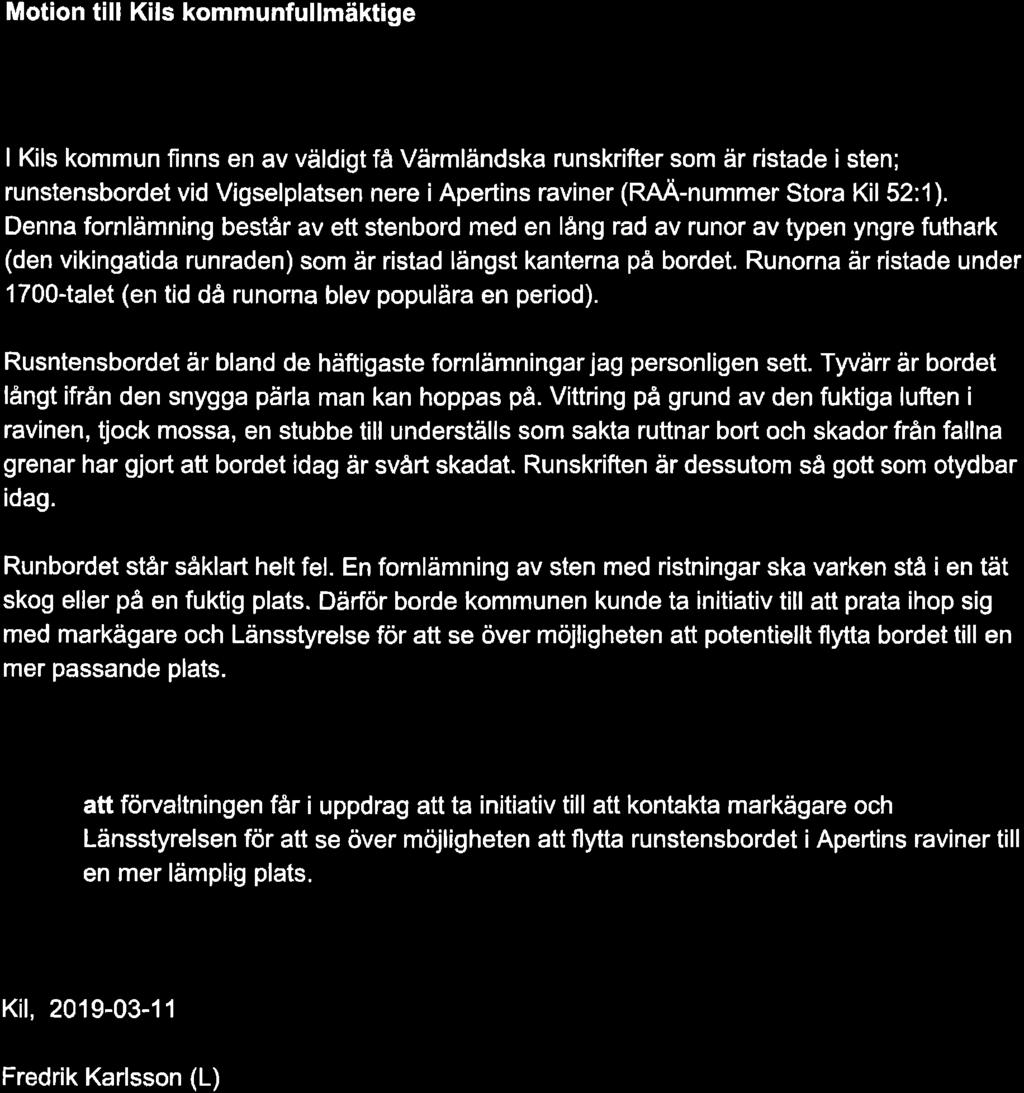 Denna fornlämning består av ett stenbord med en lång rad av runor av typen yngre futhark (den vikingatida runraden) som är ristad längst kanterna på bordet.