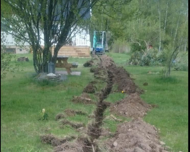 Fas 3 Ingrävning av slang på tomt Slangen kommer att förläggas på minst 30 cm djup på tomt och återfyllas med stenfria massor som annars kan riskera att trycka ihop slang och omöjliggör att man kan