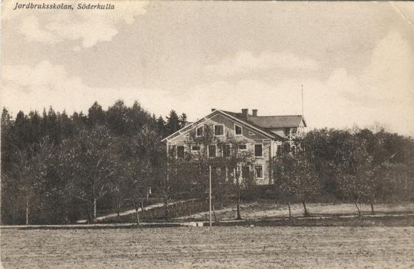På elevkursen 1897-99 fanns EB. Emil Bäckman, Degerby, OH. Otto Hellström AH. Axel Hemming, Wichtis, GH. Gunnar Hougberg, Borgå, EH. Erik Holmberg, Heinola, JL.