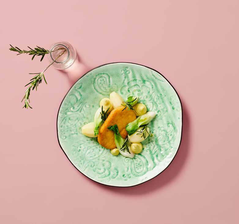 Stek löken långsamt i en stekpanna på lågvärme så att den karamelliseras, ca 30 min. 2. Rör då och då. 3. Mixa löken slät och tillsätt crème fraiche.