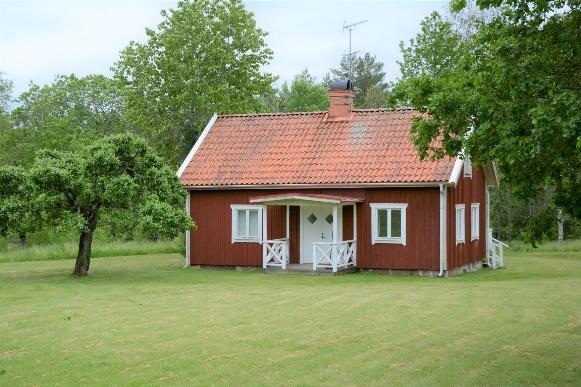 Maskinhall Med grusgrund, byggnadsarea om ca 125 kvm och en takhöjd i dörrarna på 3 meter.