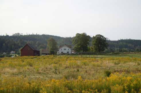 sjön Lyngnern i Marks kommun. Åarna löper i en av Västra Götalands sprickdalar och ådalen är en tydlig karaktär där det annars slutna skogslandskapet öppnas upp och bjuder på vackra utblickar.