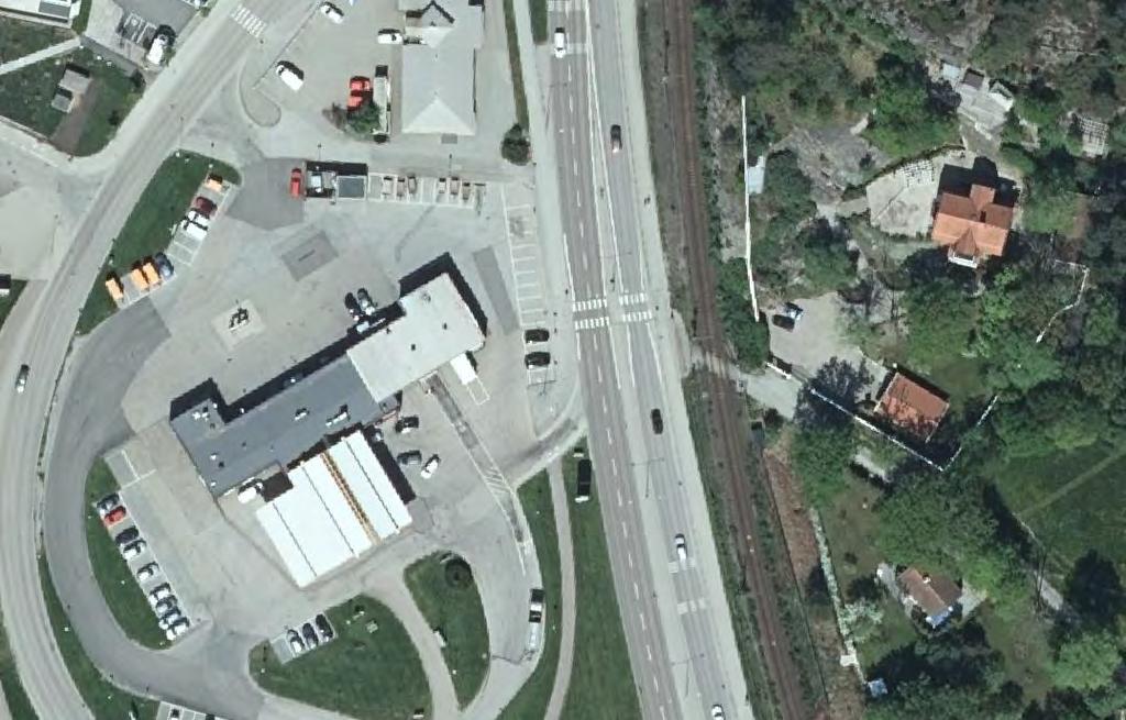 5.7 Gång/cykelpassage vid Circle K Nuläge Idag finns här en överfart som ligger i samma plan som järnvägen och som ansluter till Solgårdsvägen i öster.