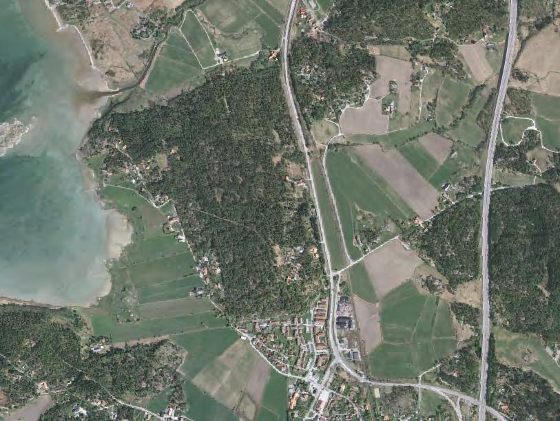 Detaljplan för bostäder och förskola på Kvarnhöjden, Kyrkeby 4:2 (tidigare del av 4:1) m.fl. Administrativa bestämmelser, g tas bort (lekyta på NATUR). Illustrationslinjerna i plankartan tas bort.