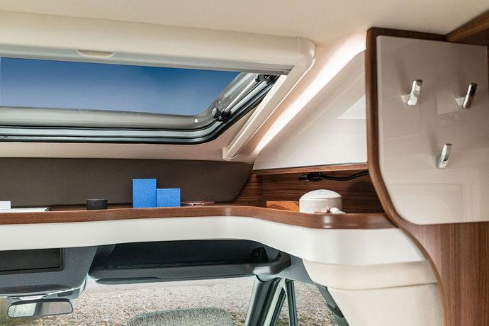 Panoramataklucka Det är gott om ljus i HYMER ML-T tack vare standardutrustningen HYMER
