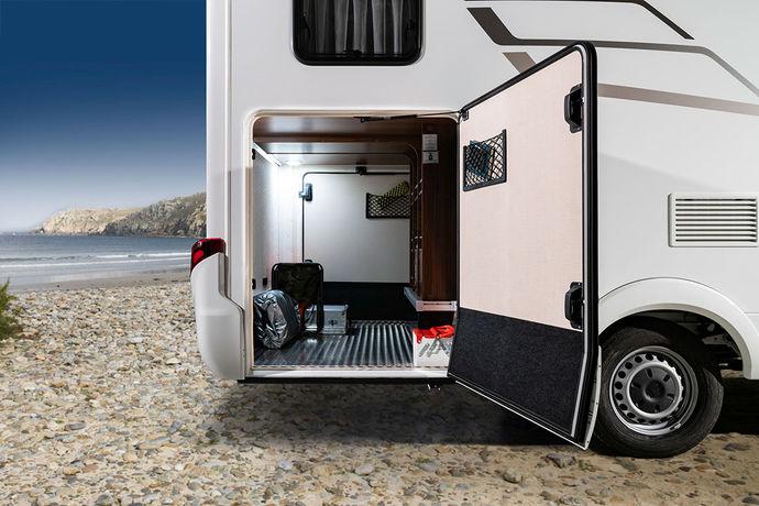 Garage i HYMER ML-T har som standard en stor garagelucka både på förar- och passagerarsidan.