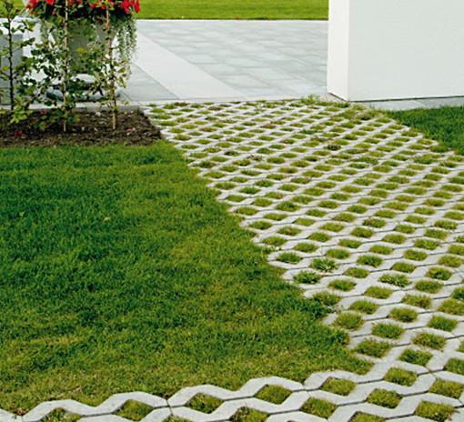 Malmköpingsvägen. Vattnet från diket föreslås sen samlas upp i en kupolbrunn. Både dikena har dimensionerats till ca. 30 meter. Längs Västermovägen behöver diket ha en bottenbredd om ca.