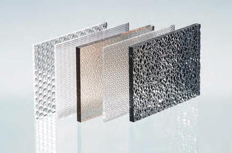 11 Produkt: Acrylglas Formatplatten Bei der Herstellung von Acrylglas GS Formatplatten wird flüssiges Methylmethacrylat (MMA) zwischen zwei Glasplatten gegossen. Das MMA polymerisiert, d. h.