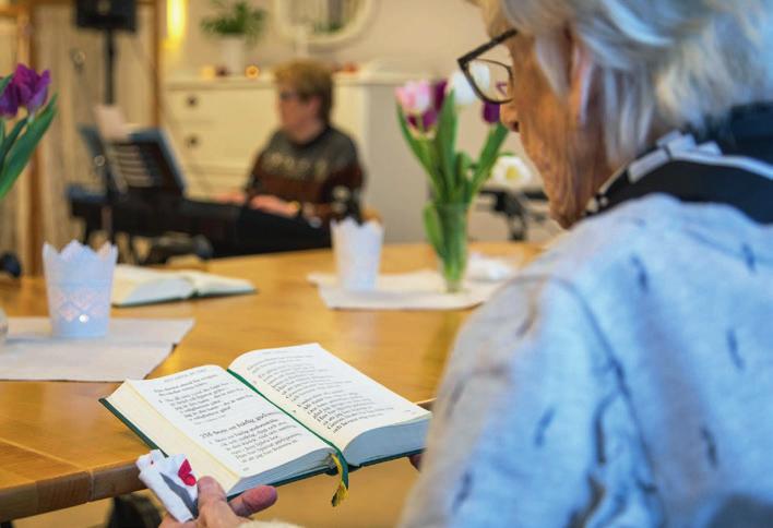 Helen Alvebro, Thomas Linnarsson. Skyltat från Föllingevägen. Sång av barnkörerna, korvgrillning, tipsrunda. Laxviken, Bönhuset 9:00 Gökotta, Kjell Thuvall, Göran Enegård.