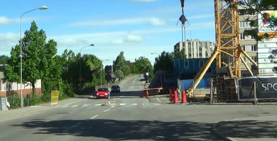 Sida 5 (8) Bild 4. Aktuell plats för föreslagna dynamiska farthinder på Vårholmsbackarna. Bild 5. Skiss på föreslagna dynamiska farthinder på Vårholmsbackarna.